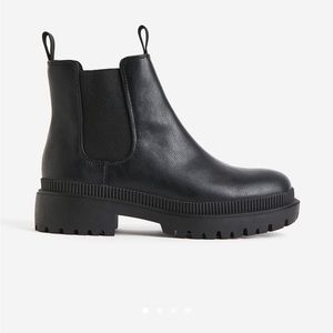 *NWT* Black H&M Chelsea Boots